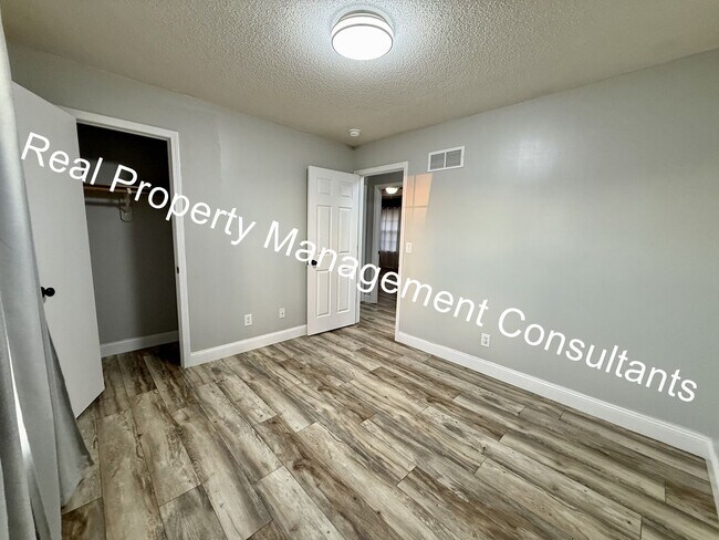 Building Photo - 4 Bedroom with Flexible Living & Modern Charm