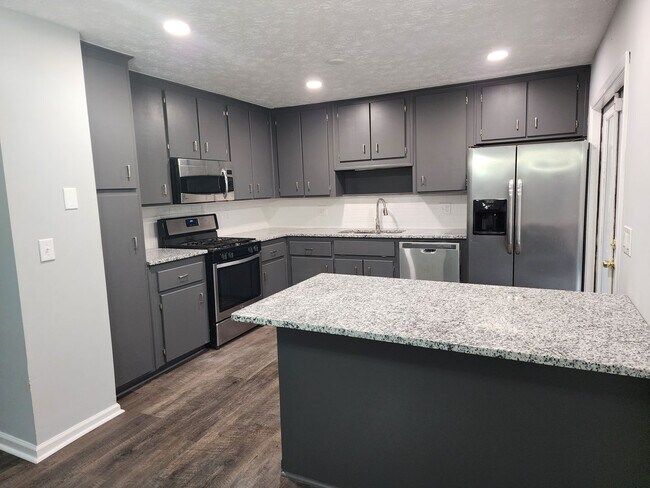 Building Photo - Beautiful 4 bed 3 bath home located in Acworth