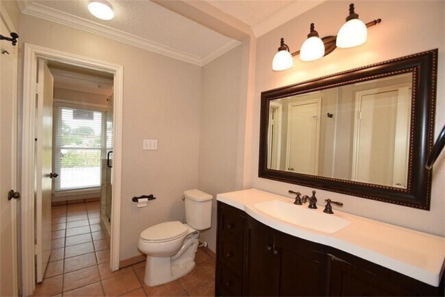 Building Photo - 9323 Westwood Village Dr