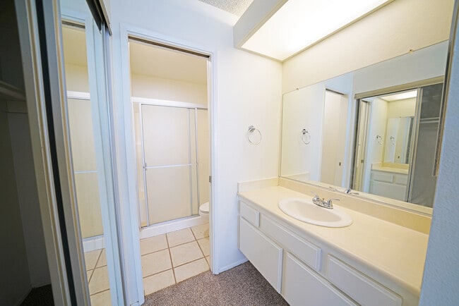 Building Photo - 16916 Shinedale Dr