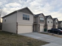 Building Photo - 3 Bed 2 Car Townhome in Grain Valley