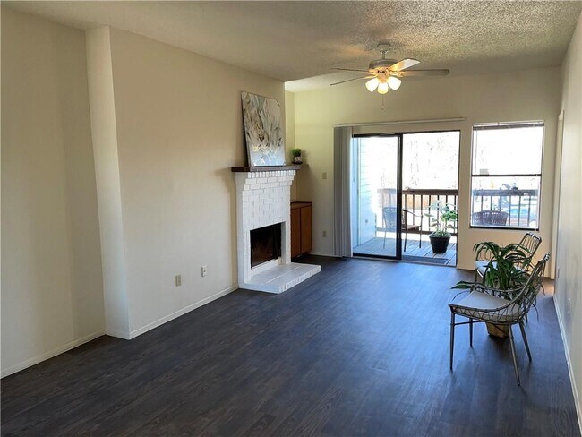 Building Photo - 2415 W Slaughter Ln