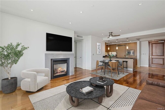 Building Photo - 3071 Scholarship