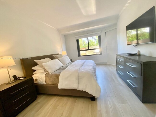 Building Photo - 251 Crandon Blvd