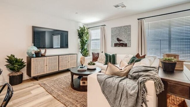 Building Photo - Bright & Modern 3-Bed Townhome in 89166