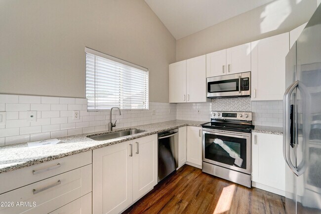 Building Photo - 13589 W Ocotillo Ln