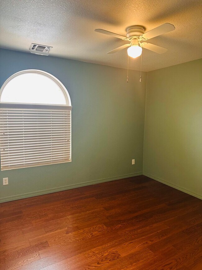 Building Photo - Rancho Sahuarita Home - Lovely 2 Bedroom Plus Den -AVAILABLE JAN 3rd!