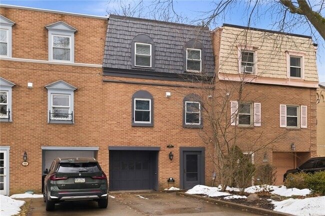 Building Photo - 709 Clyde St