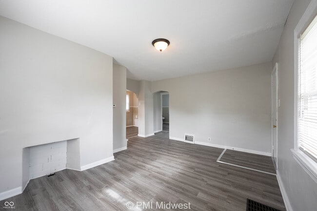 Building Photo - 1415 W Pruitt St