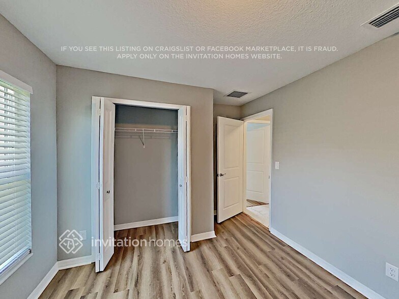 Building Photo - 3733 SW Hulska St
