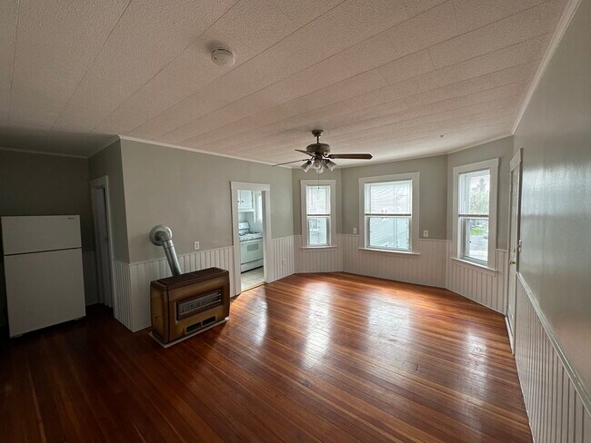 Building Photo - 47 Davis St