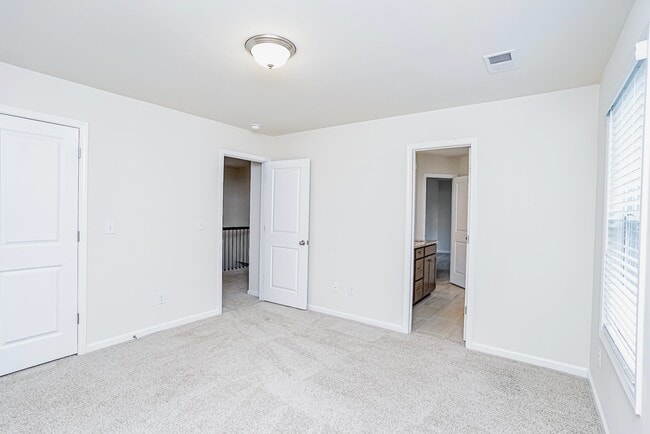 Building Photo - 716 Paxton Rose Dr