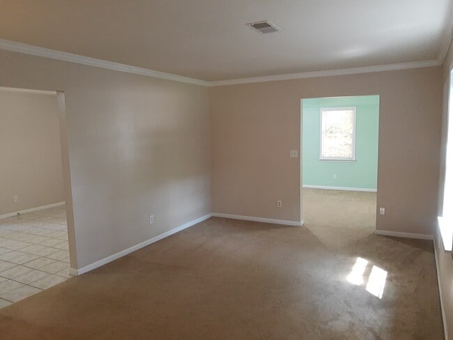 Front living room - 505 Aster Ct
