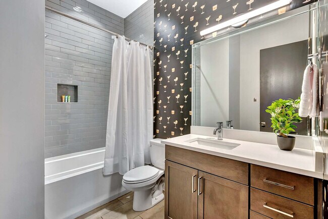 Building Photo - 2716 Delaware Ave