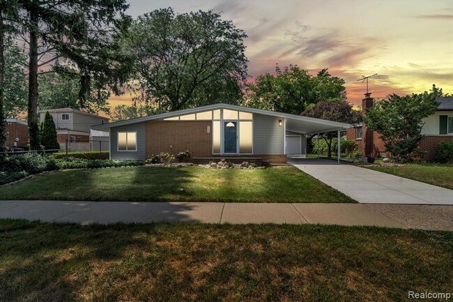 Primary Photo - 229 Redwood Dr