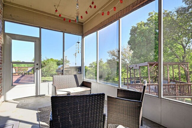 Building Photo - 811 Mallard Pointe Dr