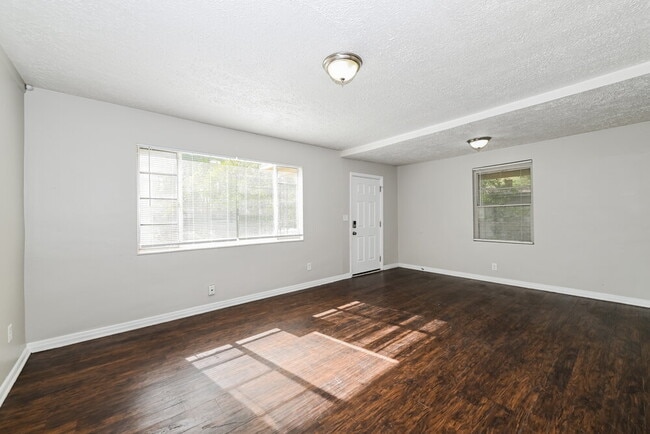 Building Photo - 3041 Detroit Cir N