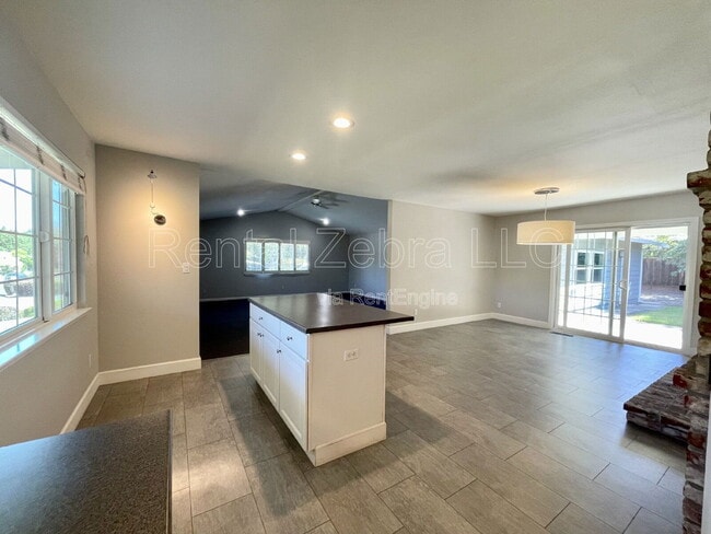 Building Photo - 626 Huntleigh Dr