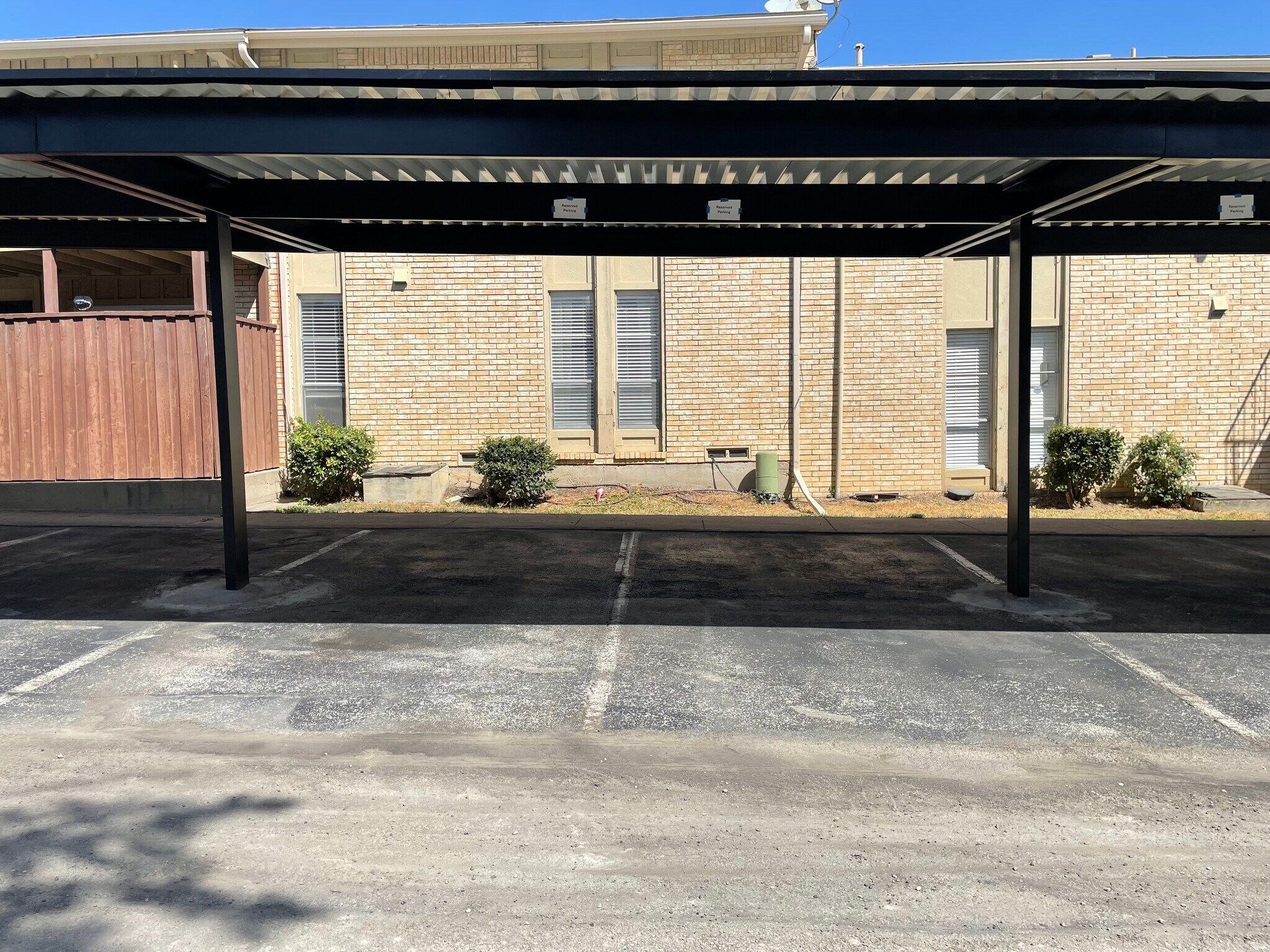 Building Photo - 5808 Sandhurst Ln
