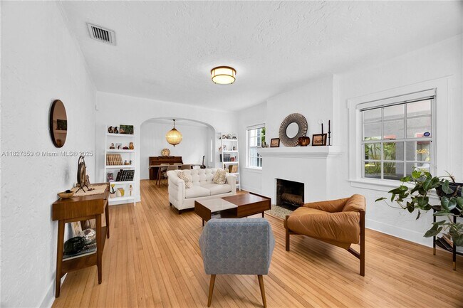 Building Photo - 410 Majorca Ave