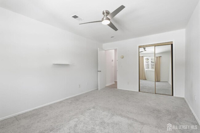 Building Photo - 125 College Dr