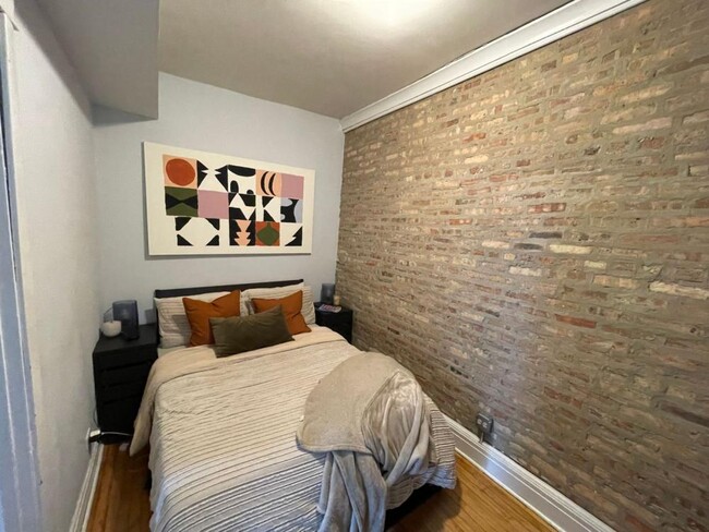 Building Photo - 2 bedroom in Chicago IL 60626