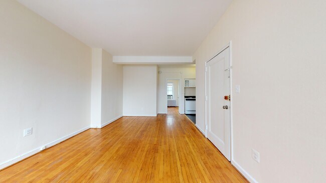 Building Photo - 109 C St SE