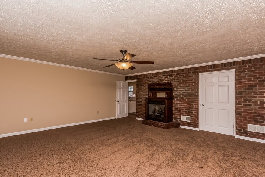 Building Photo - 7163 Bluebird Ln