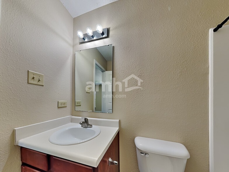 Building Photo - 10421 Parmer Cir