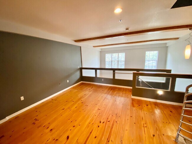 Building Photo - LUXURY TOWNHOME IN SODO 3/2.5 PLUS OFFICE AND BONUS ROOM  - DOWNTOWN ORLANDO
