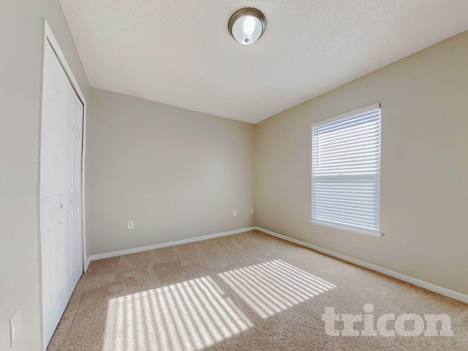 Building Photo - 164 Larchmont Dr