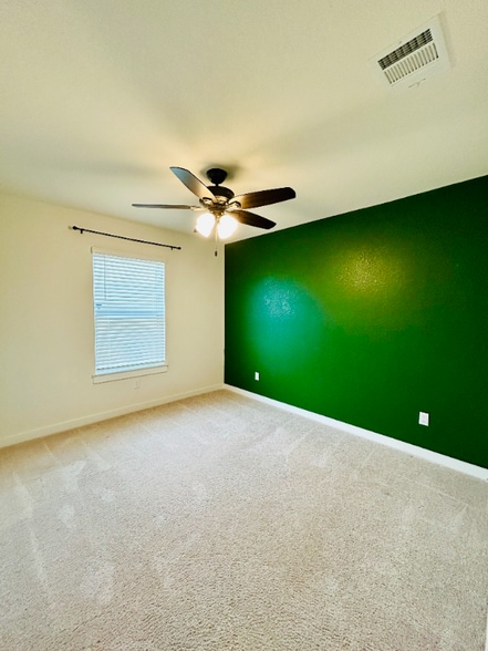 Building Photo - 741 Carol Dr