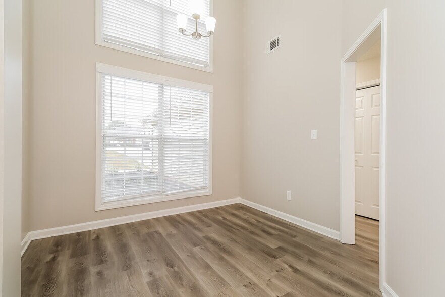 Building Photo - 1204 Genelle Ct