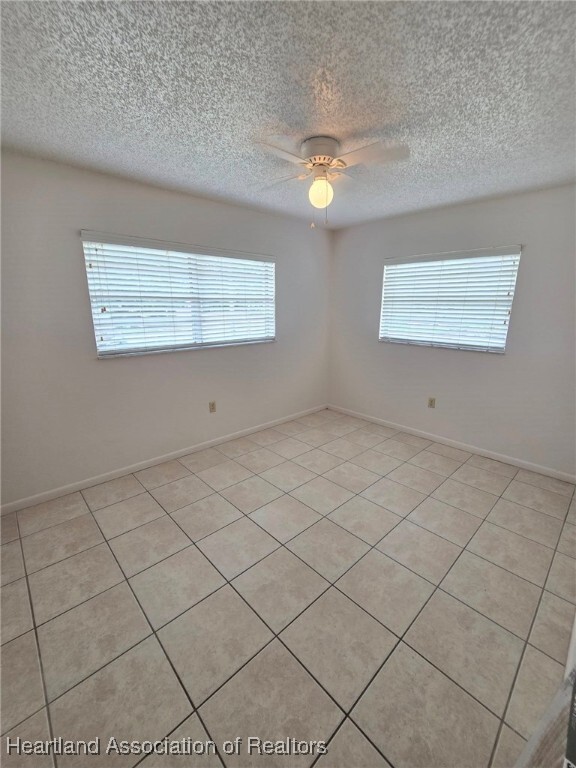 Building Photo - 4014 Vilabella Dr