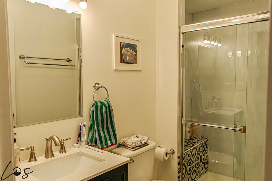 Building Photo - 1023 N Winchester Ave