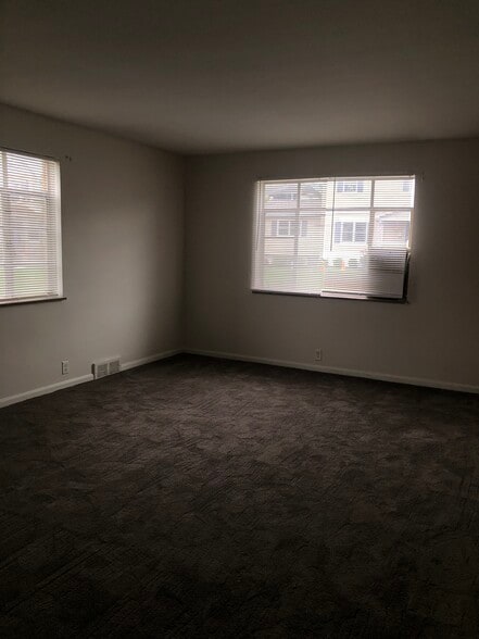 Living room - 224 Ridgeway Ave