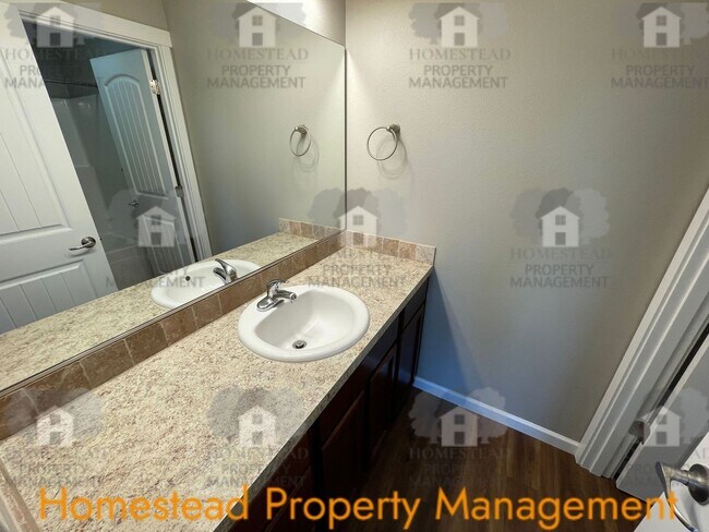 Building Photo - 1410-1412 Marigold Dr