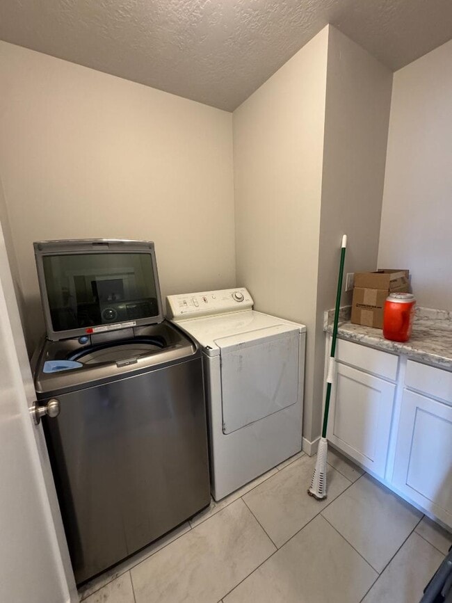 Building Photo - 983 W 420 S