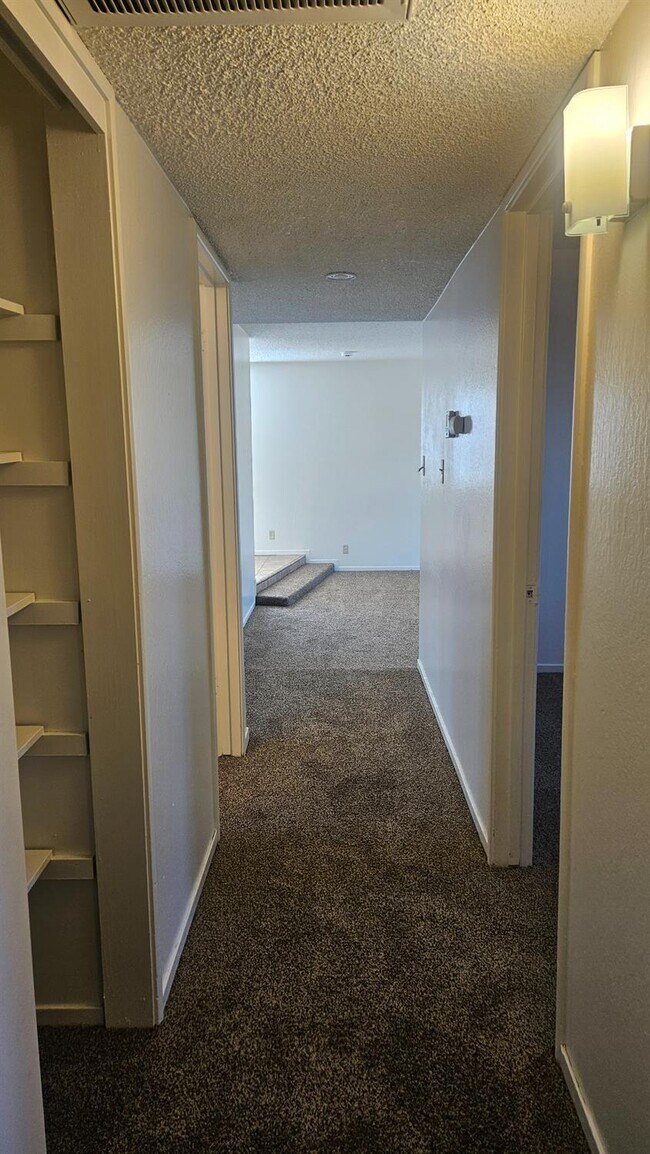 Building Photo - 956 W Antonio Dr