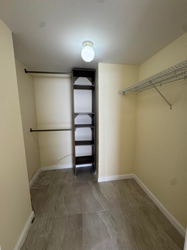 Building Photo - 5200 N Flagler Dr