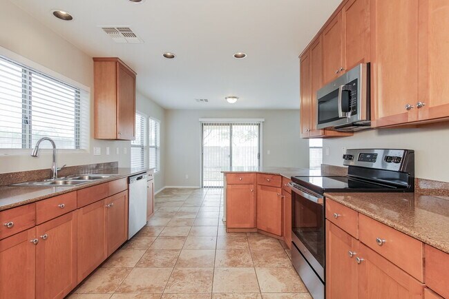 Building Photo - 40333 W Helen Ct