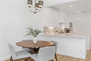 Building Photo - 2702 Parkview Ct