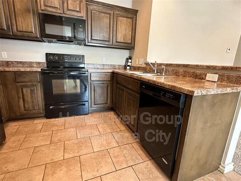 Building Photo - 1003 SW 92nd St