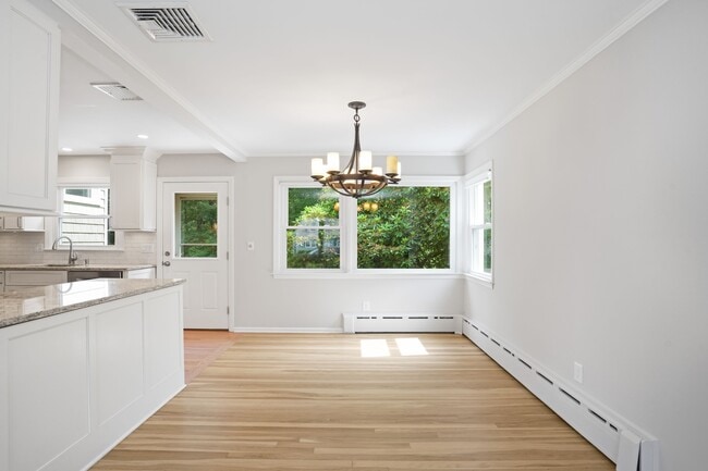 Building Photo - 8 Muriel Pl