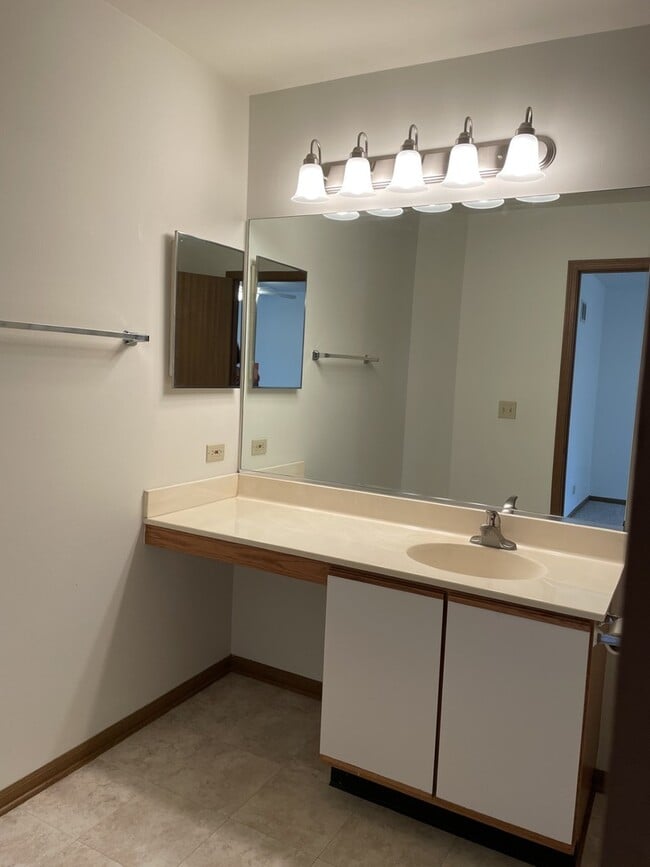 Building Photo - 4440 Larkspur Ln
