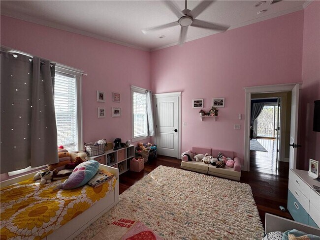 Building Photo - 73 Dye Hill Rd