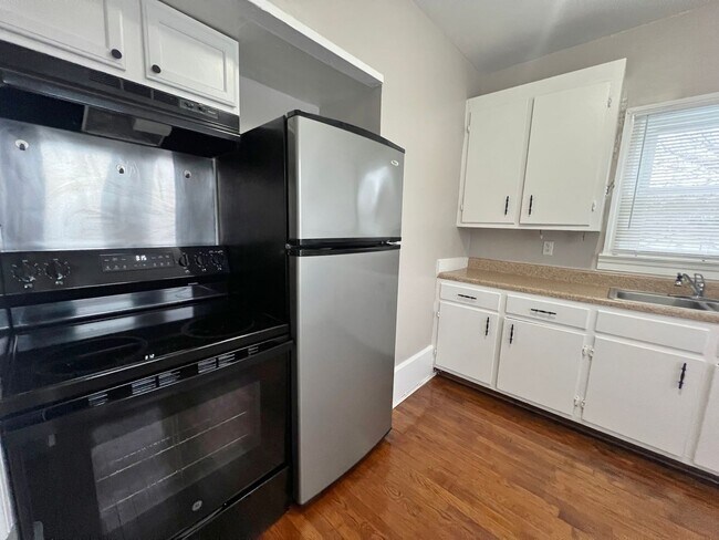 Building Photo - 40 Buxton Ave