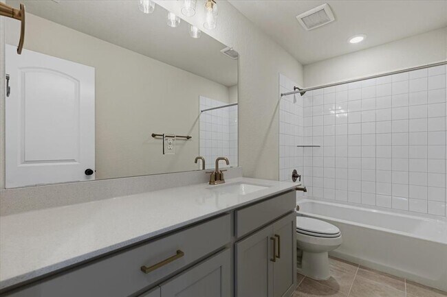 Building Photo - 158 Lake Shore Dr