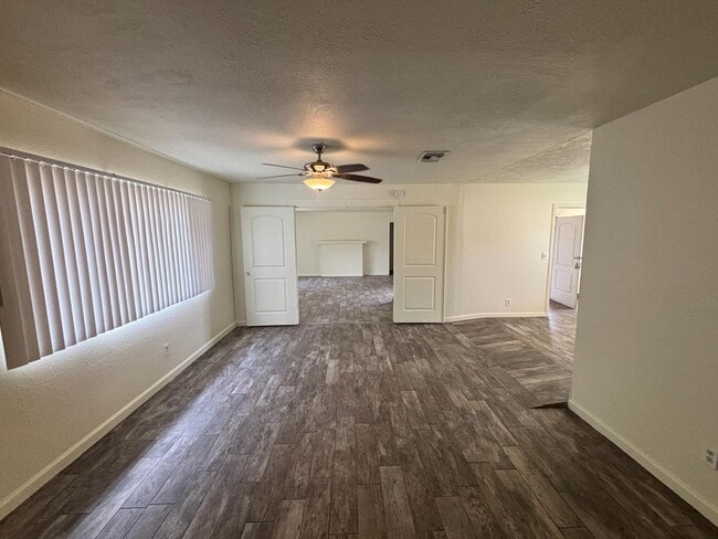 Building Photo - 7421 N Maple Ave