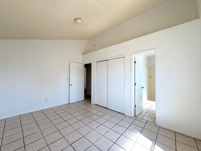 Building Photo - East El Paso 3 bed Refirg A/C